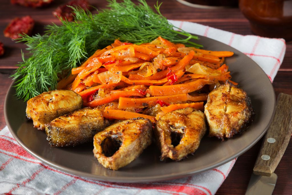 Balanced meal showing protein carbohydrates and vegetables supporting functional fitness for men nutrition goals